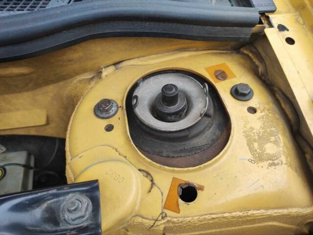 Жовтий Рено Меган, об'ємом двигуна 2 л та пробігом 210 тис. км за 2000 $, фото 11 на Automoto.ua