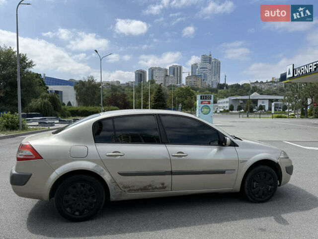 Желтый Рено Меган, объемом двигателя 1.46 л и пробегом 418 тыс. км за 2999 $, фото 3 на Automoto.ua