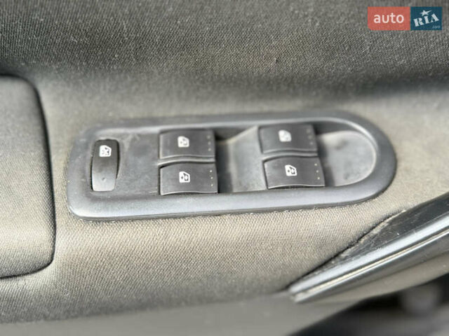 Желтый Рено Меган, объемом двигателя 1.46 л и пробегом 418 тыс. км за 2999 $, фото 6 на Automoto.ua