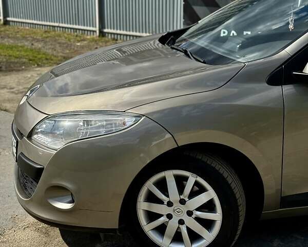 Жовтий Рено Меган, об'ємом двигуна 1.5 л та пробігом 270 тис. км за 6899 $, фото 5 на Automoto.ua