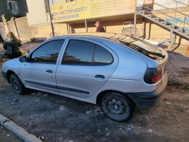 Рено Меган 1996 в Каменское - Днепродзержинск на Automoto.ua Серый Рено Меган, объемом двигателя 0 л и пробегом 360 тыс. км за 1700 $, фото 3 на Automoto.ua