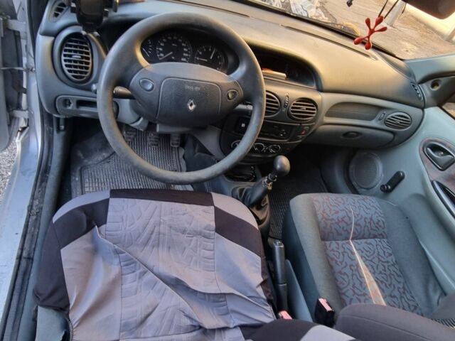 Рено Меган 1996 в Каменское - Днепродзержинск на Automoto.ua Серый Рено Меган, объемом двигателя 0 л и пробегом 360 тыс. км за 1700 $, фото 4 на Automoto.ua