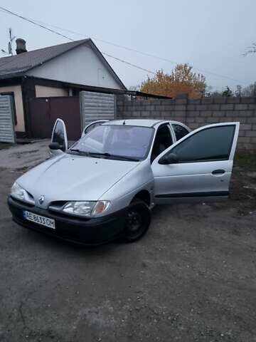 Сірий Рено Меган, об'ємом двигуна 1.4 л та пробігом 362 тис. км за 1750 $, фото 8 на Automoto.ua