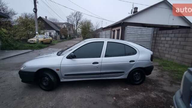 Сірий Рено Меган, об'ємом двигуна 1.4 л та пробігом 362 тис. км за 1750 $, фото 7 на Automoto.ua