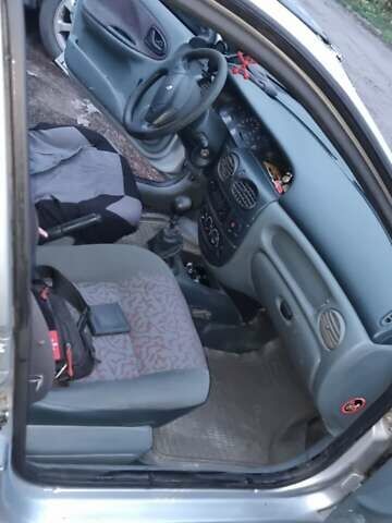 Сірий Рено Меган, об'ємом двигуна 1.4 л та пробігом 362 тис. км за 1750 $, фото 3 на Automoto.ua