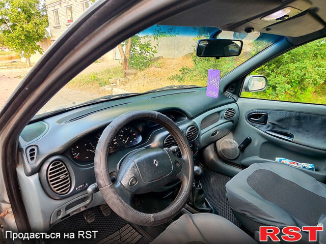 Сірий Рено Меган, об'ємом двигуна 1.6 л та пробігом 0 тис. км за 1500 $, фото 5 на Automoto.ua