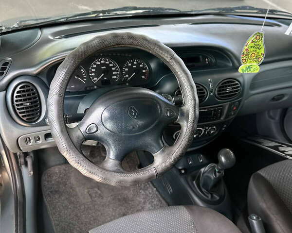 Серый Рено Меган, объемом двигателя 1.6 л и пробегом 260 тыс. км за 2400 $, фото 10 на Automoto.ua