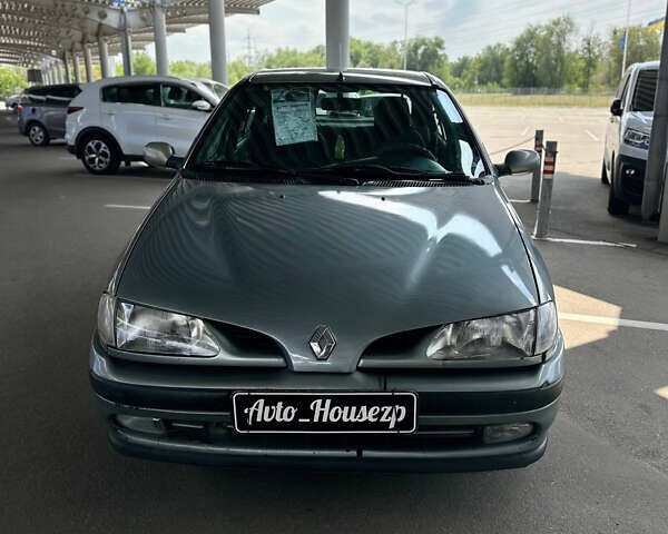 Серый Рено Меган, объемом двигателя 1.6 л и пробегом 260 тыс. км за 2400 $, фото 2 на Automoto.ua