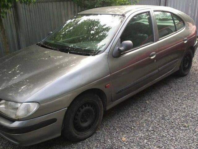 Серый Рено Меган, объемом двигателя 1.4 л и пробегом 300 тыс. км за 1200 $, фото 3 на Automoto.ua