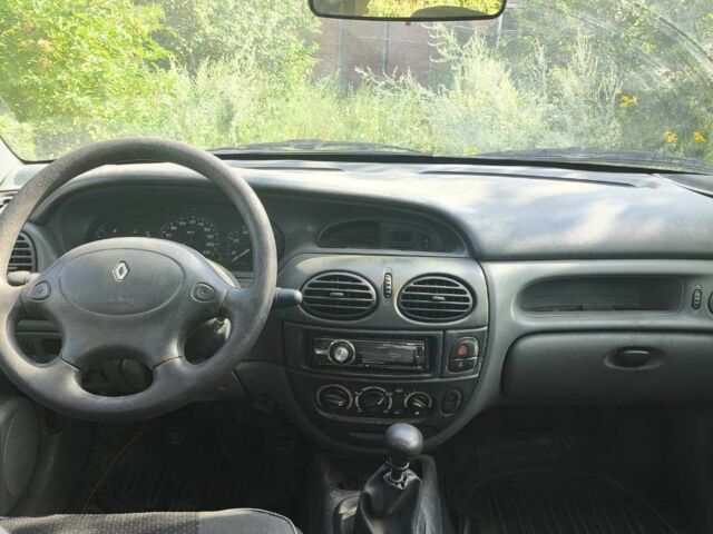 Серый Рено Меган, объемом двигателя 0 л и пробегом 1000 тыс. км за 2200 $, фото 6 на Automoto.ua