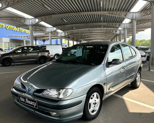 Серый Рено Меган, объемом двигателя 1.6 л и пробегом 260 тыс. км за 2400 $, фото 1 на Automoto.ua