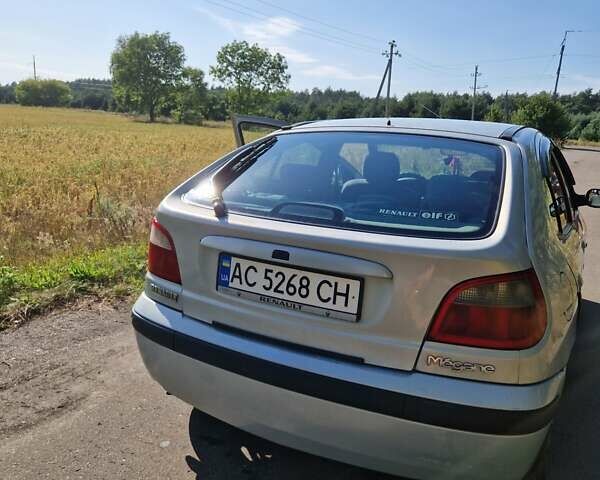 Сірий Рено Меган, об'ємом двигуна 1.6 л та пробігом 226 тис. км за 2000 $, фото 6 на Automoto.ua