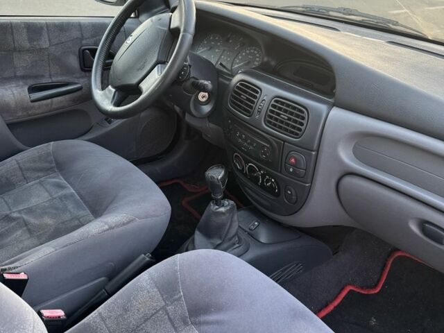 Серый Рено Меган, объемом двигателя 1.6 л и пробегом 150 тыс. км за 1600 $, фото 9 на Automoto.ua