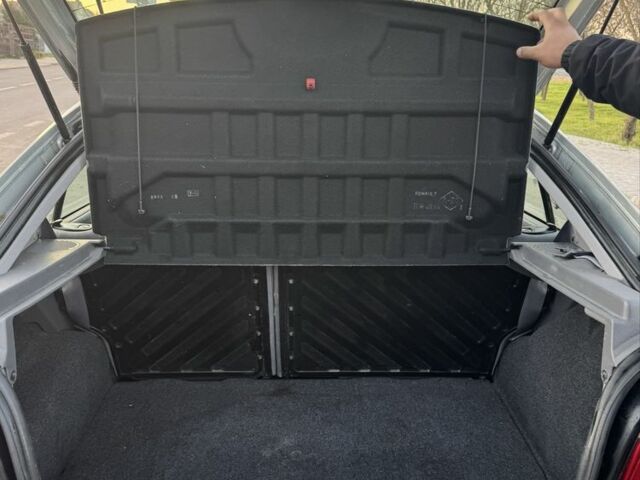 Серый Рено Меган, объемом двигателя 1.6 л и пробегом 150 тыс. км за 1600 $, фото 13 на Automoto.ua