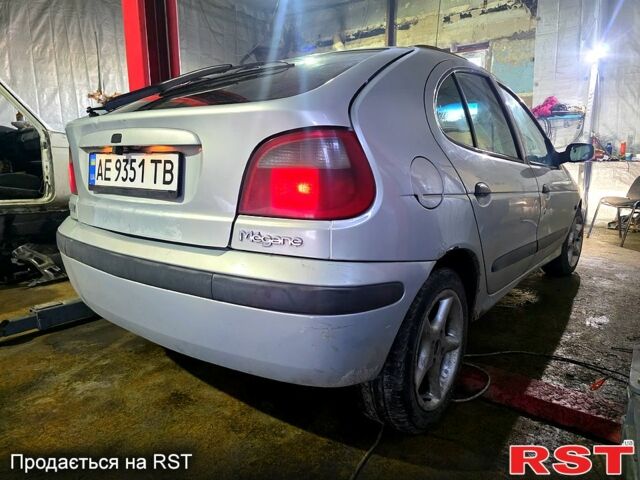 Серый Рено Меган, объемом двигателя 1.9 л и пробегом 200 тыс. км за 2500 $, фото 3 на Automoto.ua