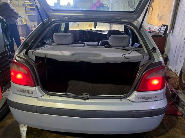 Серый Рено Меган, объемом двигателя 1.9 л и пробегом 200 тыс. км за 2500 $, фото 4 на Automoto.ua