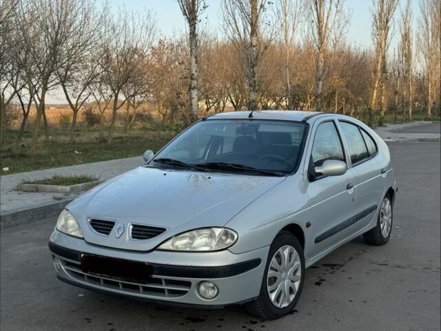 Серый Рено Меган, объемом двигателя 1.6 л и пробегом 150 тыс. км за 1600 $, фото 2 на Automoto.ua