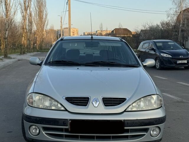 Серый Рено Меган, объемом двигателя 1.6 л и пробегом 150 тыс. км за 1600 $, фото 1 на Automoto.ua