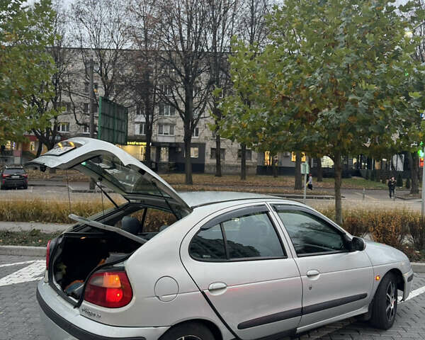 Серый Рено Меган, объемом двигателя 1.6 л и пробегом 225 тыс. км за 2350 $, фото 10 на Automoto.ua