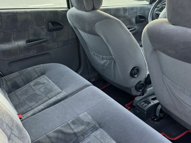 Серый Рено Меган, объемом двигателя 1.6 л и пробегом 150 тыс. км за 1600 $, фото 10 на Automoto.ua