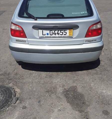 Серый Рено Меган, объемом двигателя 1.6 л и пробегом 94 тыс. км за 6000 $, фото 5 на Automoto.ua