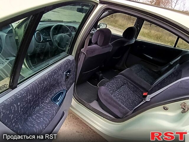 Серый Рено Меган, объемом двигателя 1.6 л и пробегом 280 тыс. км за 3950 $, фото 11 на Automoto.ua