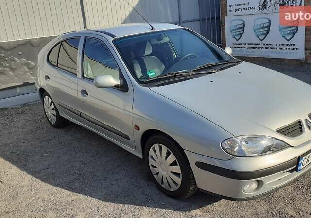 Серый Рено Меган, объемом двигателя 1.6 л и пробегом 94 тыс. км за 6000 $, фото 3 на Automoto.ua