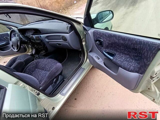 Серый Рено Меган, объемом двигателя 1.6 л и пробегом 280 тыс. км за 3950 $, фото 10 на Automoto.ua