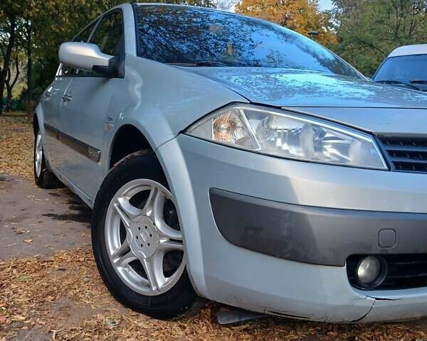 Сірий Рено Меган, об'ємом двигуна 1.9 л та пробігом 295 тис. км за 3100 $, фото 2 на Automoto.ua