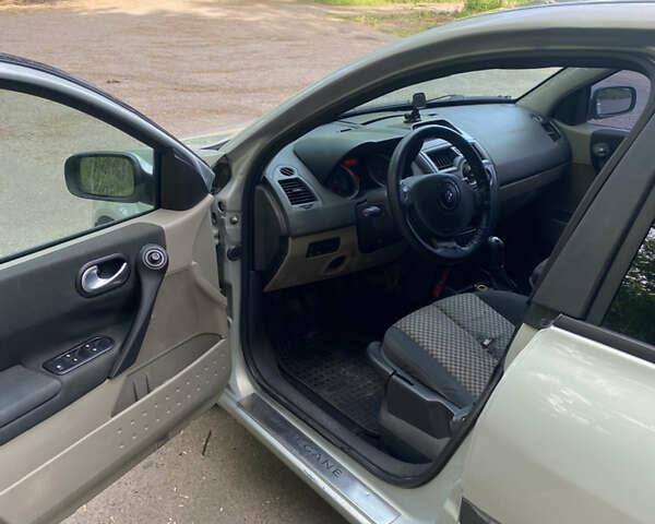 Рено Меган 2002 у Чернігові на Automoto.ua Сірий Рено Меган, об'ємом двигуна 1.6 л та пробігом 249 тис. км за 3450 $, фото 3 на Automoto.ua