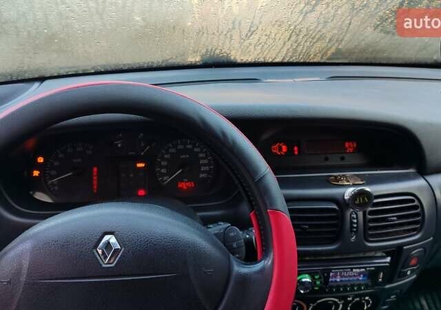 Серый Рено Меган, объемом двигателя 1.6 л и пробегом 326 тыс. км за 2600 $, фото 2 на Automoto.ua