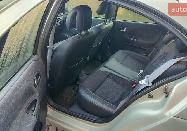 Серый Рено Меган, объемом двигателя 1.6 л и пробегом 326 тыс. км за 2600 $, фото 7 на Automoto.ua