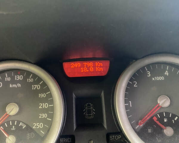 Рено Меган 2002 у Чернігові на Automoto.ua Сірий Рено Меган, об'ємом двигуна 1.6 л та пробігом 249 тис. км за 3450 $, фото 5 на Automoto.ua