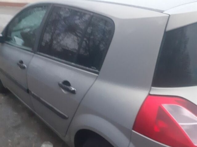 Серый Рено Меган, объемом двигателя 1.9 л и пробегом 250 тыс. км за 2000 $, фото 2 на Automoto.ua