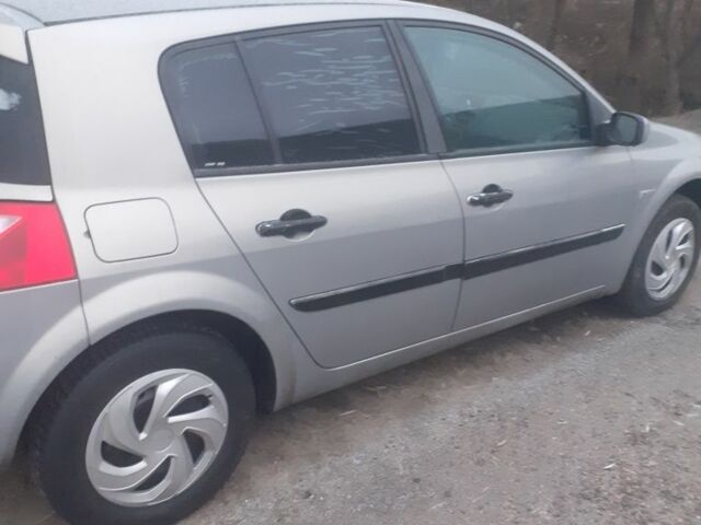 Серый Рено Меган, объемом двигателя 1.9 л и пробегом 250 тыс. км за 2000 $, фото 1 на Automoto.ua