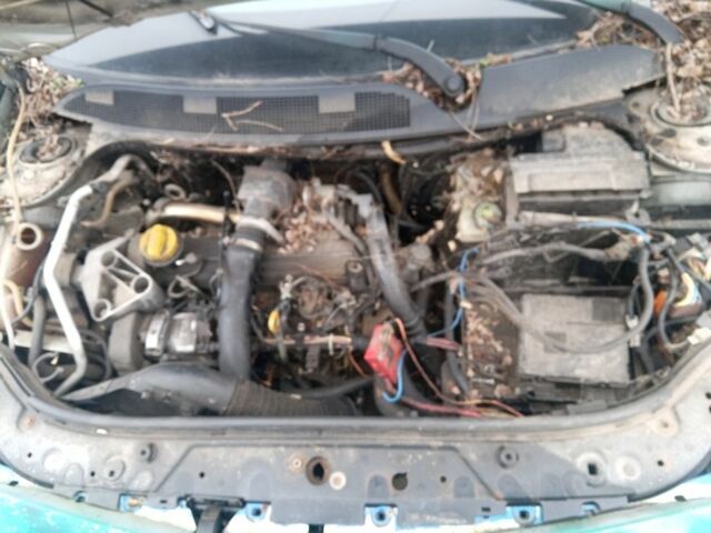 Серый Рено Меган, объемом двигателя 1.5 л и пробегом 300 тыс. км за 1500 $, фото 5 на Automoto.ua