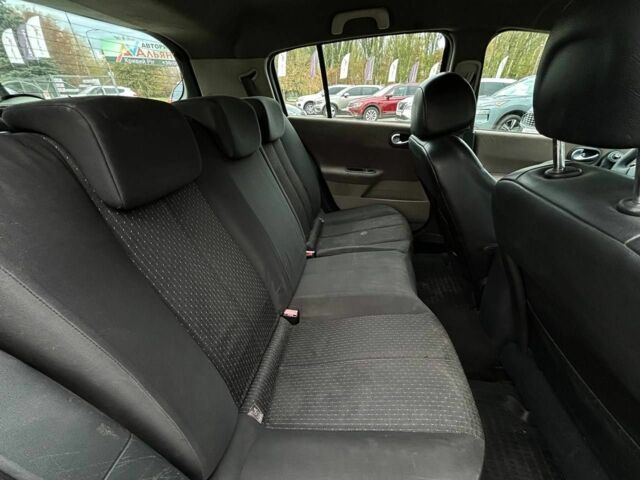 Рено Меган 2003 в Кривом Роге на Automoto.ua Серый Рено Меган, объемом двигателя 1.6 л и пробегом 240 тыс. км за 3300 $, фото 19 на Automoto.ua