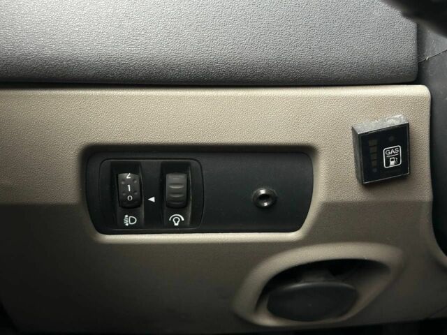 Рено Меган 2003 в Кривом Роге на Automoto.ua Серый Рено Меган, объемом двигателя 1.6 л и пробегом 240 тыс. км за 3300 $, фото 11 на Automoto.ua