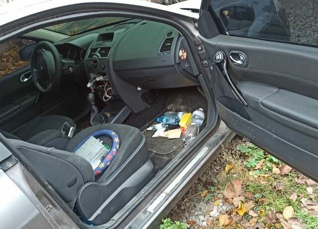 Сірий Рено Меган, об'ємом двигуна 1.9 л та пробігом 333 тис. км за 1375 $, фото 7 на Automoto.ua