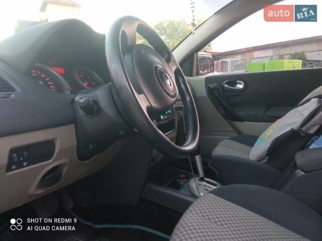 Сірий Рено Меган, об'ємом двигуна 1.6 л та пробігом 230 тис. км за 4200 $, фото 1 на Automoto.ua