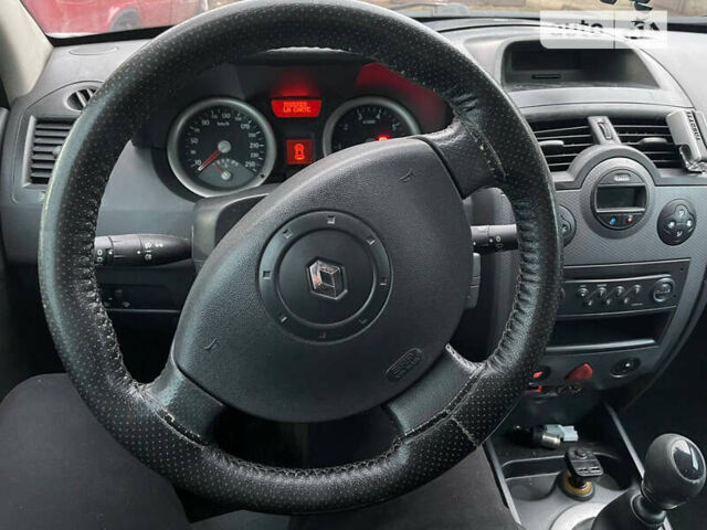 Серый Рено Меган, объемом двигателя 1.87 л и пробегом 310 тыс. км за 3800 $, фото 13 на Automoto.ua