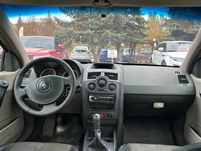 Рено Меган 2003 в Кривом Роге на Automoto.ua Серый Рено Меган, объемом двигателя 1.6 л и пробегом 240 тыс. км за 3300 $, фото 9 на Automoto.ua