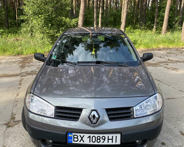 Рено Меган 2003 в Славуте на Automoto.ua Серый Рено Меган, объемом двигателя 1.6 л и пробегом 202 тыс. км за 3300 $, фото 1 на Automoto.ua