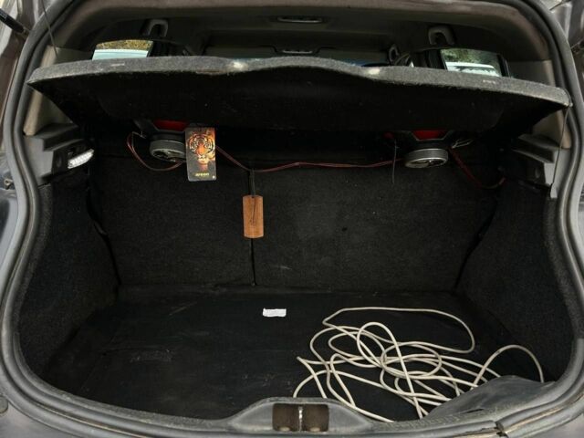 Рено Меган 2003 в Кривом Роге на Automoto.ua Серый Рено Меган, объемом двигателя 1.6 л и пробегом 240 тыс. км за 3300 $, фото 20 на Automoto.ua