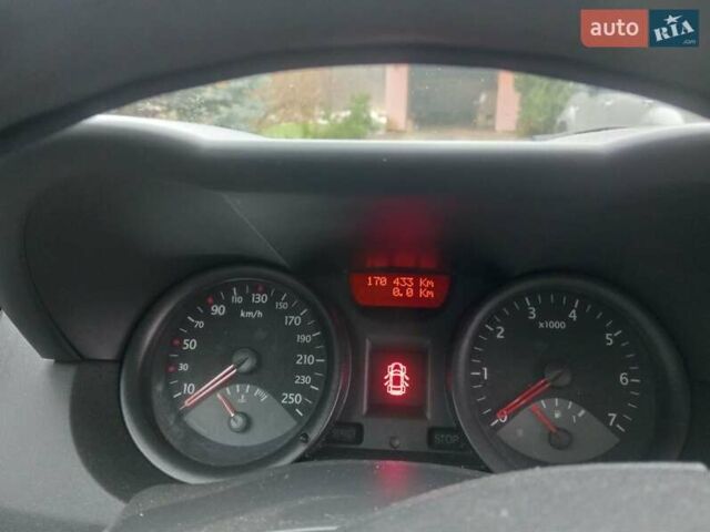 Серый Рено Меган, объемом двигателя 1.39 л и пробегом 170 тыс. км за 2700 $, фото 6 на Automoto.ua