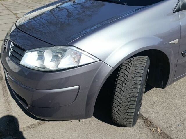 Серый Рено Меган, объемом двигателя 1.6 л и пробегом 257 тыс. км за 5000 $, фото 2 на Automoto.ua