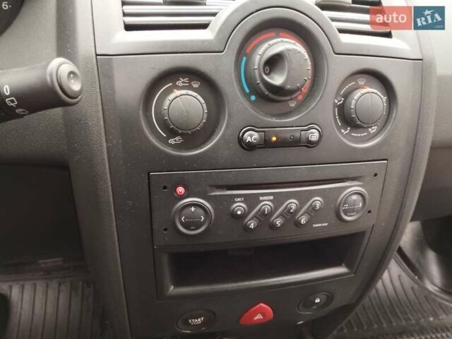 Серый Рено Меган, объемом двигателя 1.39 л и пробегом 123 тыс. км за 3550 $, фото 9 на Automoto.ua