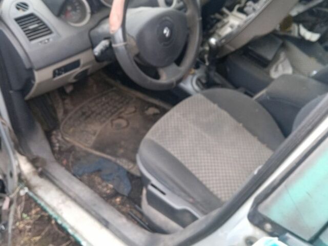 Серый Рено Меган, объемом двигателя 1.5 л и пробегом 300 тыс. км за 1500 $, фото 4 на Automoto.ua