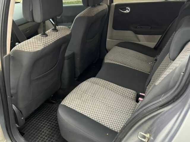 Серый Рено Меган, объемом двигателя 1.9 л и пробегом 300 тыс. км за 2850 $, фото 4 на Automoto.ua