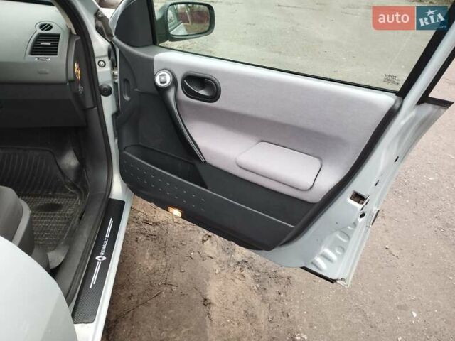 Серый Рено Меган, объемом двигателя 1.39 л и пробегом 123 тыс. км за 3550 $, фото 5 на Automoto.ua